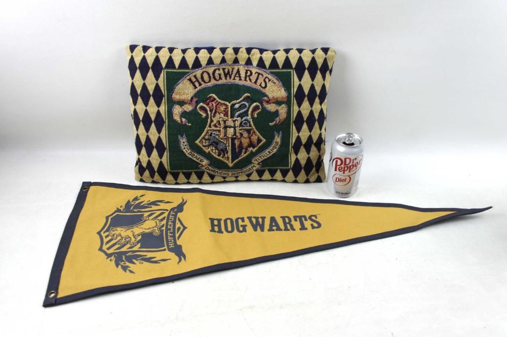 Harry Pottery Collectibles incl Hogwarts Banner (1 of 3)