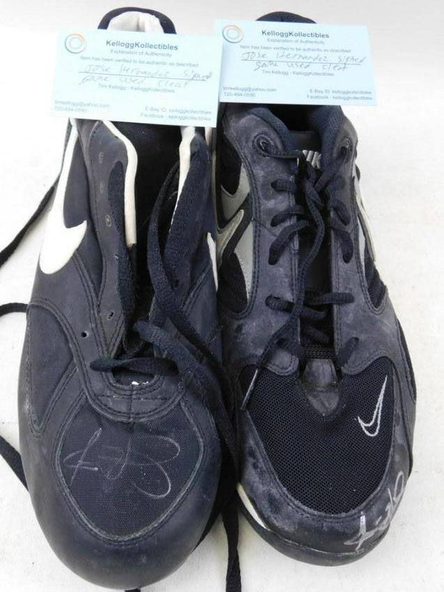 Jose Hernandez Signed Game Used Nike Cleats with COA: Jose Hernandez Signed Game Used Nike Cleats with COA