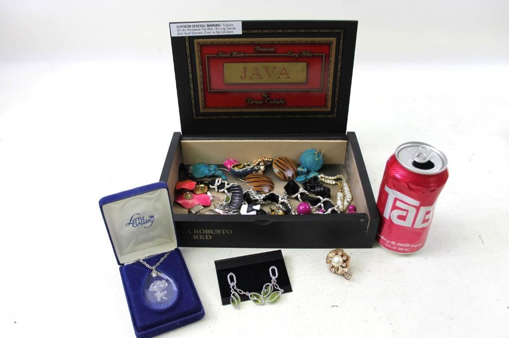 Cigar Box with Costume Jewelry: Cigar Box with Costume Jewelry
