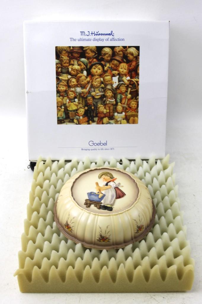 Goebel Hummel Jello Mold Baking Day Girl (1 of 4)