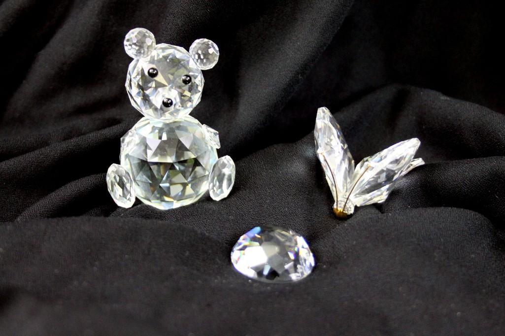 Swarovski Crystal Teddy Bear Plus an Unmarked Crystal (1 of 6)