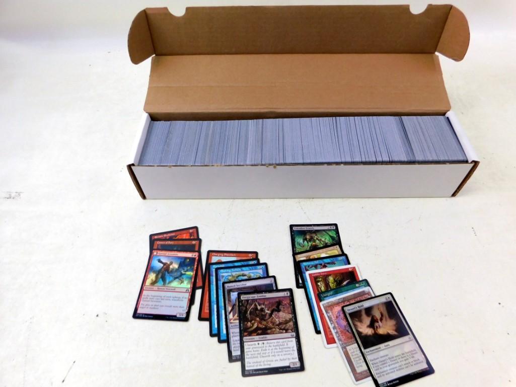 Lot of roughly 1000 Magic The Gathering Cards: Lot of roughly 1000 Magic The Gathering Cards - First picture of the spread is what the consignor wanted us to show. The last spread is from a random pull