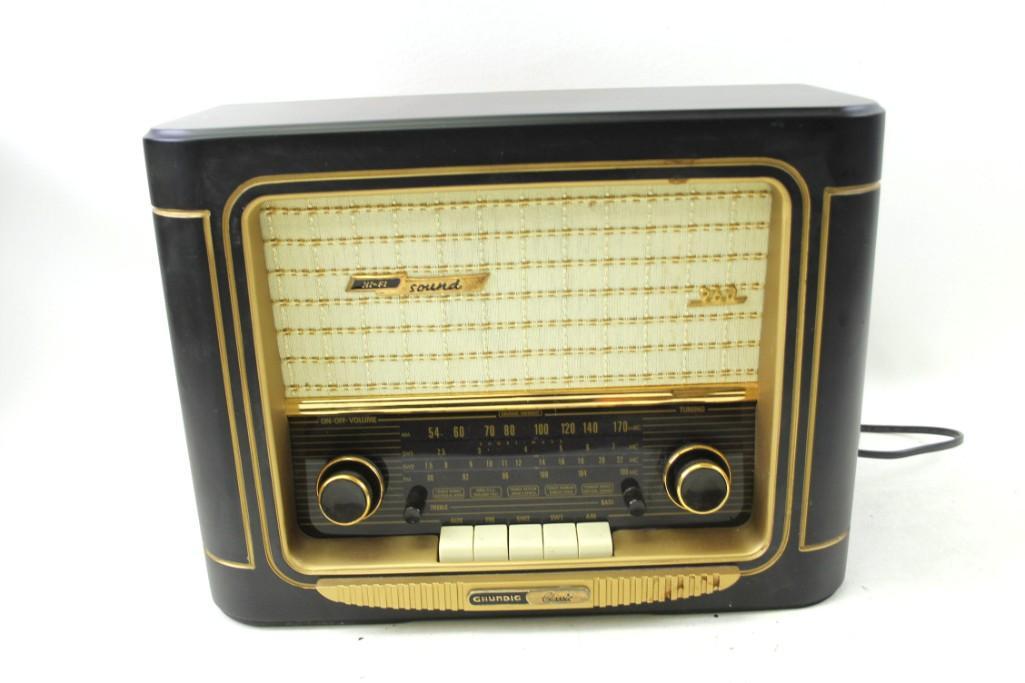 Grundig Classic 960 AM FM Shortwave Radio (1 of 5)