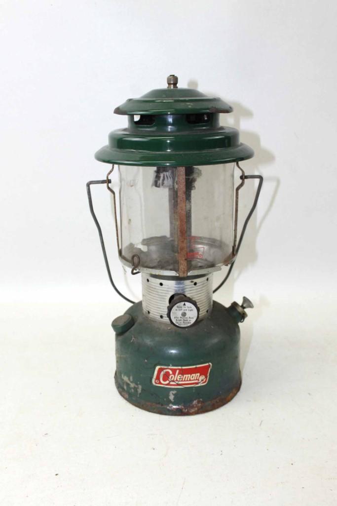 Coleman Kerosene Lantern (1 of 4)