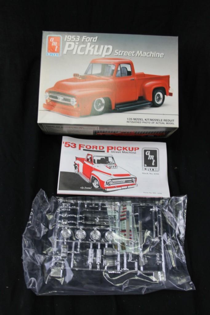 AMT Ertl 1953 Ford Pickup Street Machine Model Kit (1 of 3)