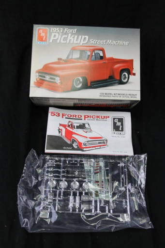 Amt Ertl 1953 Ford Pickup Street Machine Model Kit