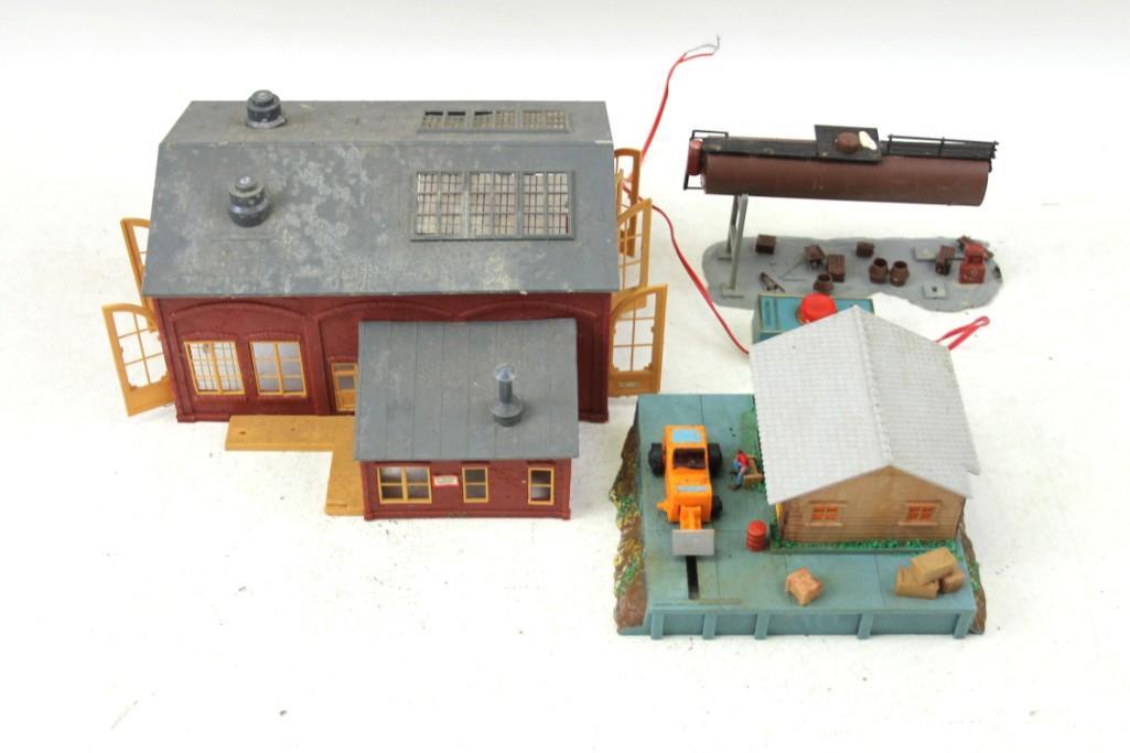 Vintage HO Scale Model RR Buildings and Accessories (1 of 3)