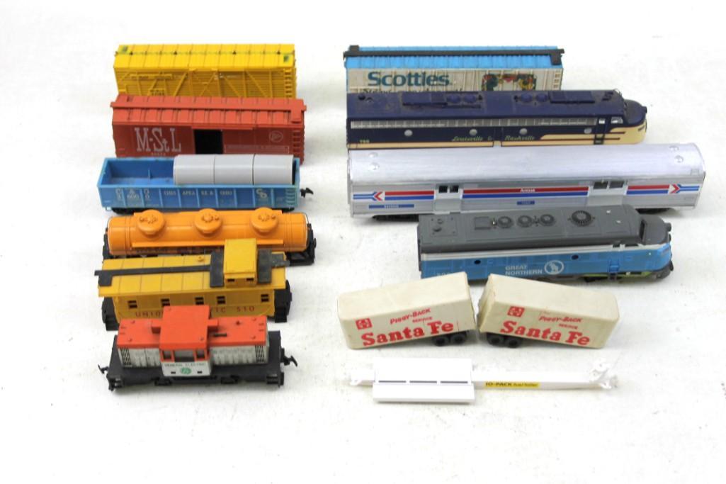Lot of HO Scale Model Train Cars (1 of 6)