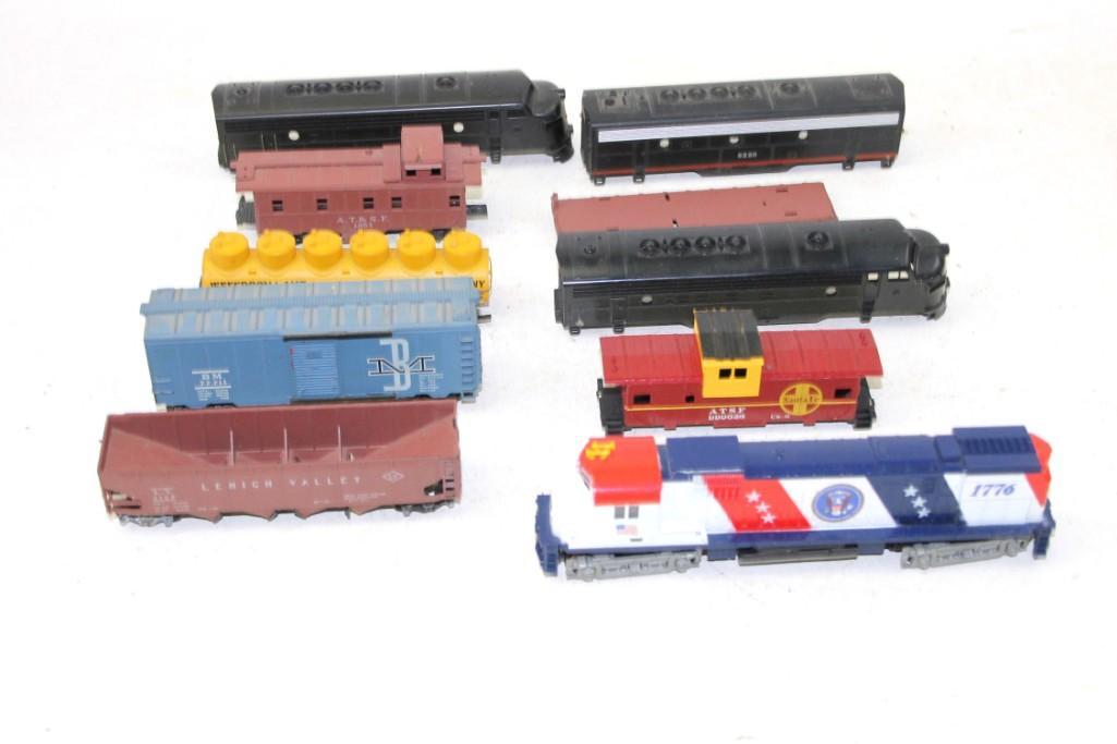 Lot of HO Scale Model Train Cars (1 of 5)