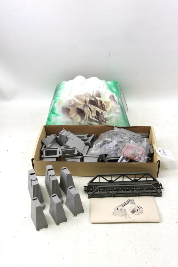 Lot of HO Scale Model Train Accessories and Bridge (1 of 5)