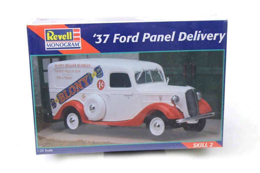 Revel Monogram 37 Ford Panel Delivery Truck 1:25 Scale (1 of 4)