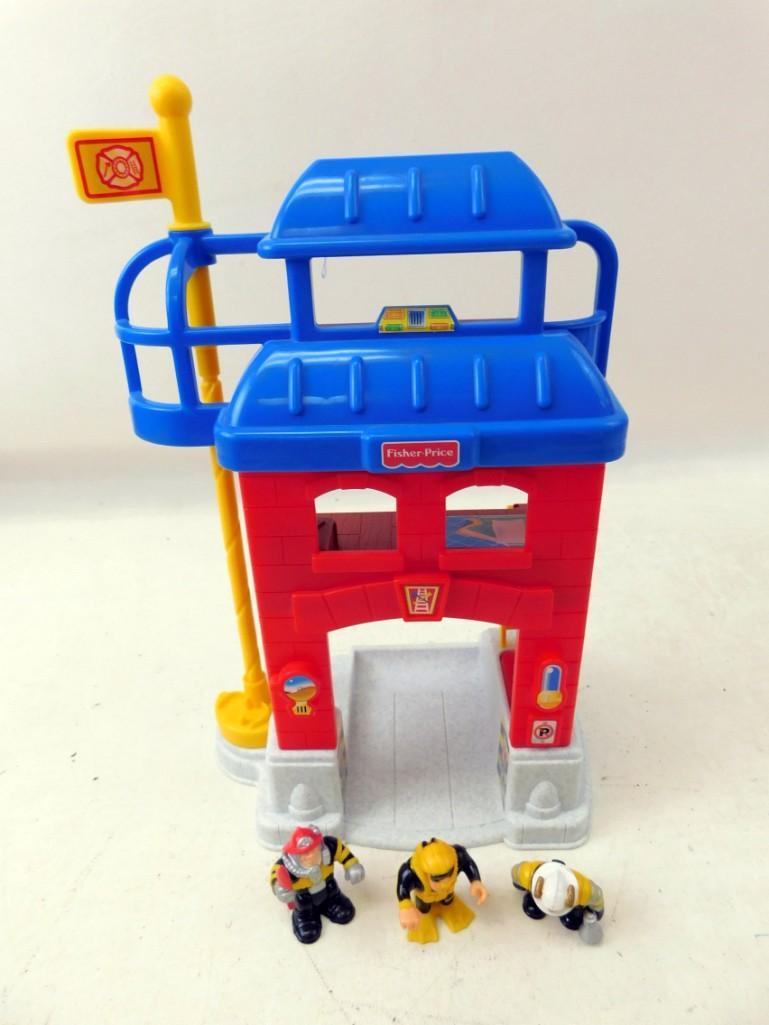 Fisher Price Firehouse Set with some Figurines (1 of 4)