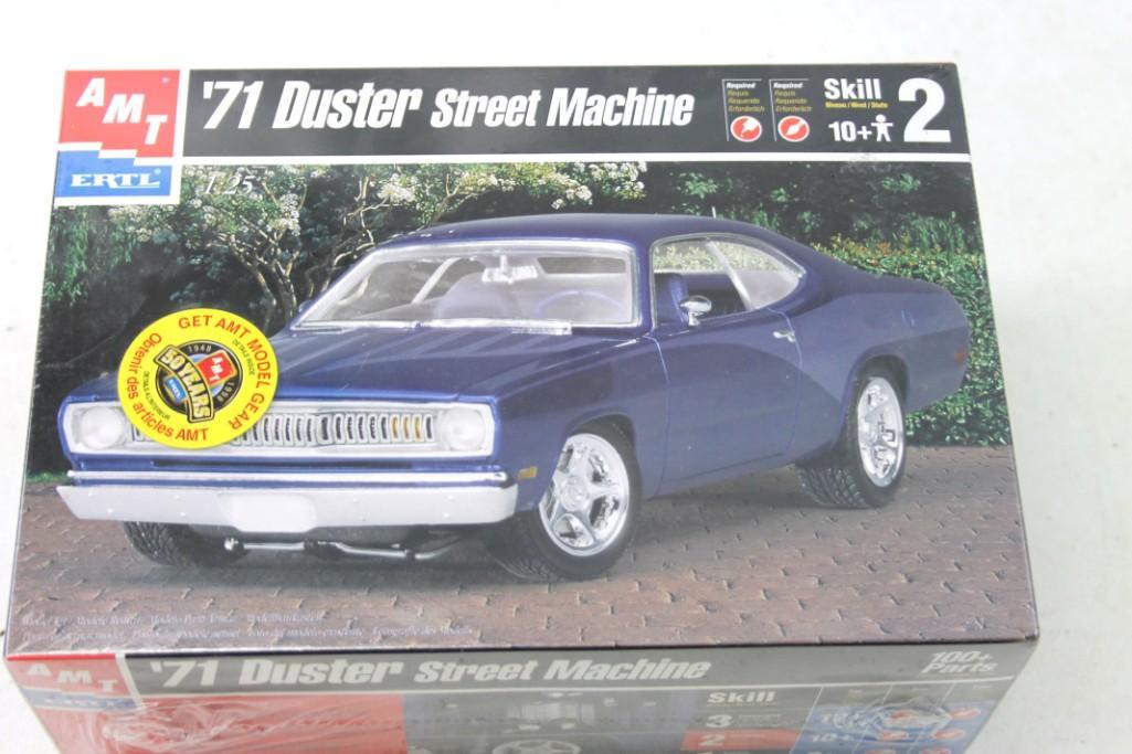 AMT Ertl 71 Duster Street Machine Model Kit Sealed , (1 of 4)