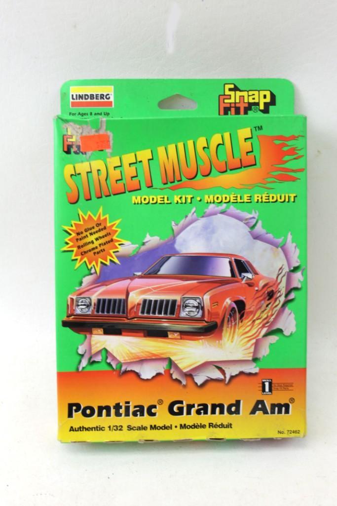Lindberg Snap Fit Street Muscle Model Kit Pontiac Grand: Lindberg Snap Fit Street Muscle Model Kit Pontiac Grand Am 1/32 Scale New Old Stock