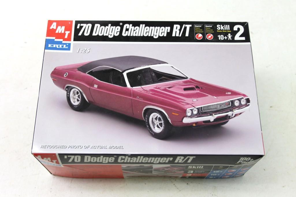 AMT Ertl 1:25 Scale '70 Dodge Challenger R/T Model Kit (1 of 3)