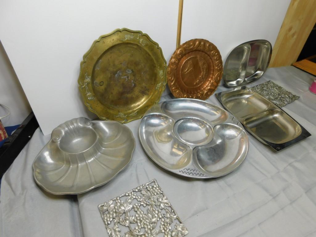 Serving Lot incl Trays , Trivets , Metal Chip and Dip , (1 of 6)
