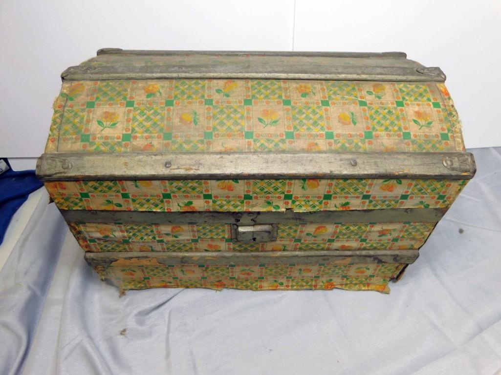 Antique Doll Trunk with Doll Accessories incl Aprons (1 of 6)