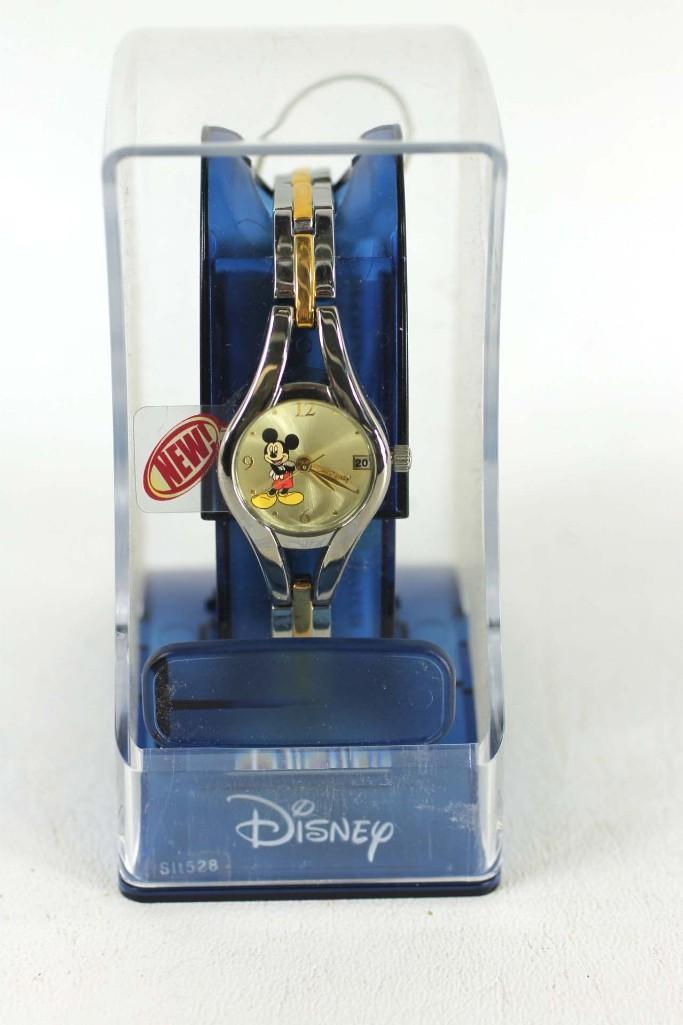 Disney Mickey Mouse Watch in Case (1 of 5)