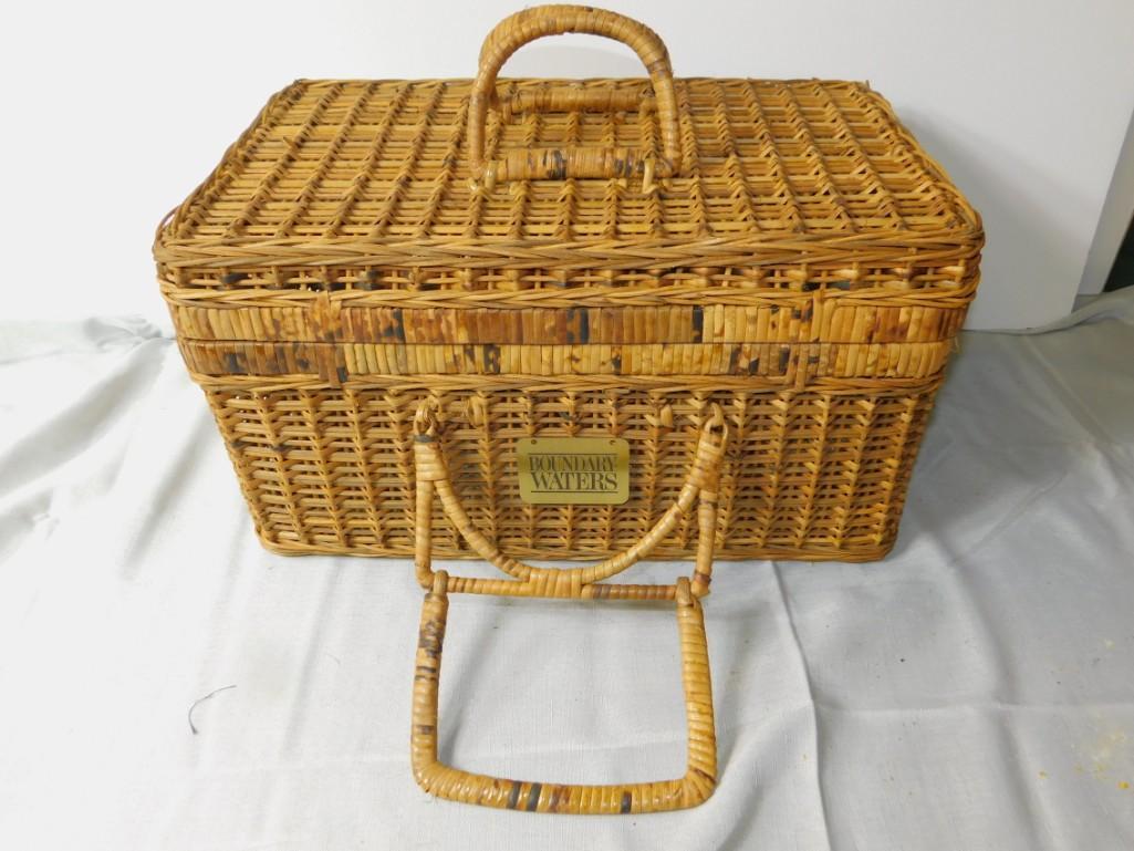 Boundary Waters Picnic Basket with Picnicware: Boundary Waters Picnic Basket with Picnicware incl Plates , Napkins , Glasses , appears new