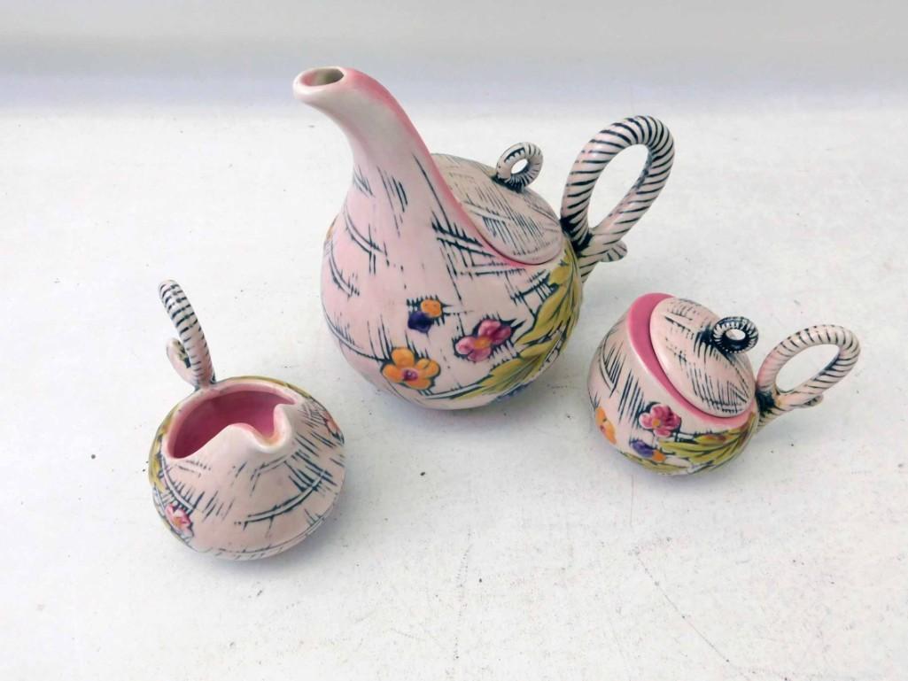 Hull Pottery incl a Pitcher , Creamer , Sugar Bowl (1 of 4)