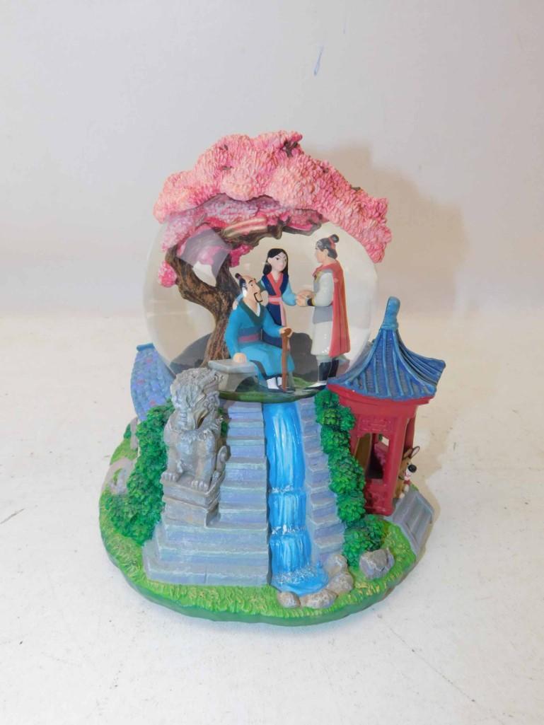 Disney Mulan Snow Globe Music Box: Disney Mulan Snow Globe Music Box