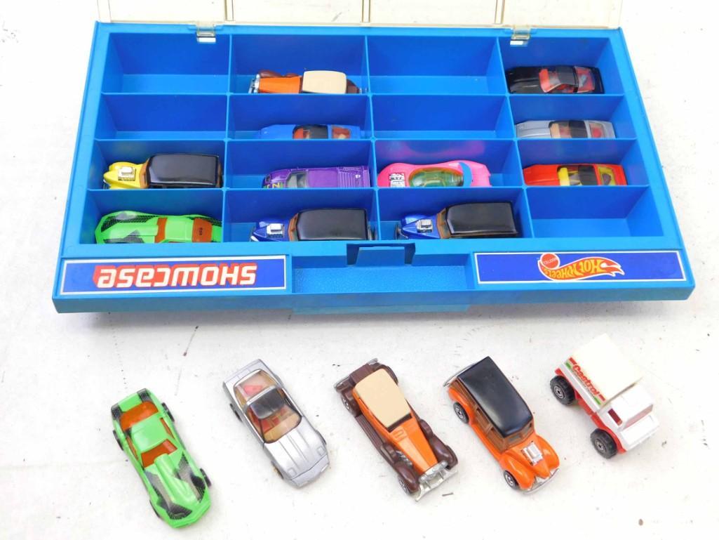 Hot Wheels Showcase with 16 Cars: Hot Wheels Showcase with 16 Cars