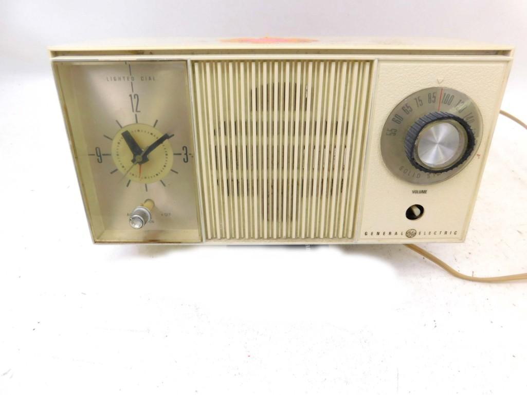 Vintage GE Radio (1 of 3)