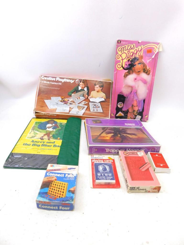 Trapper Keeper , Miss Piggy Paper Dolls , Color Forms , (1 of 5)