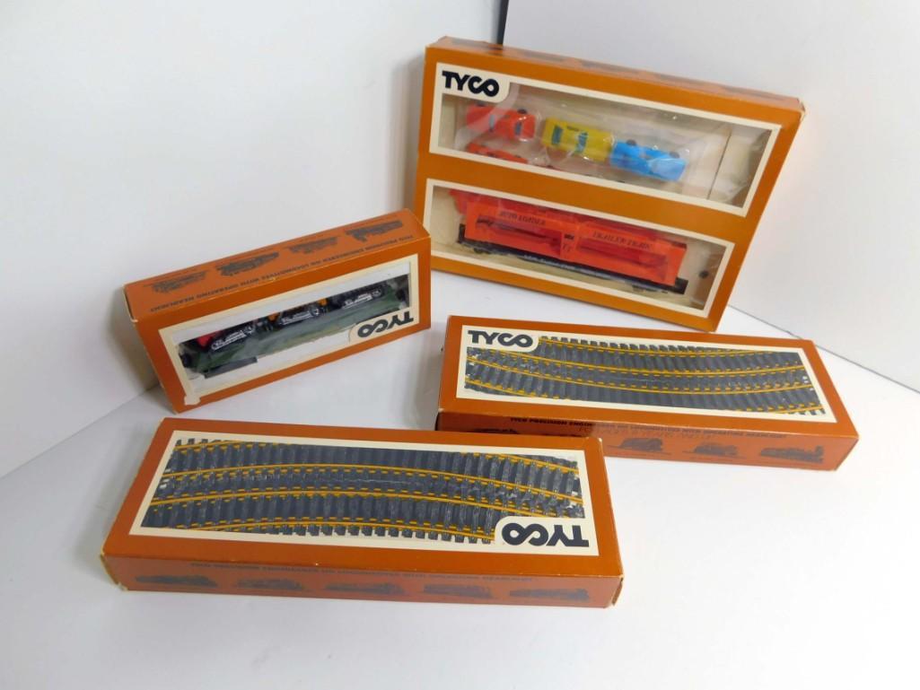 Tyco Model Railroad Train Cars and Track in Boxes (1 of 5)