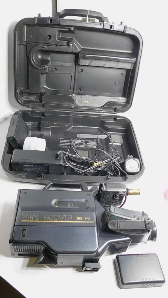 VHS Movie Camera with Case (1 of 3)