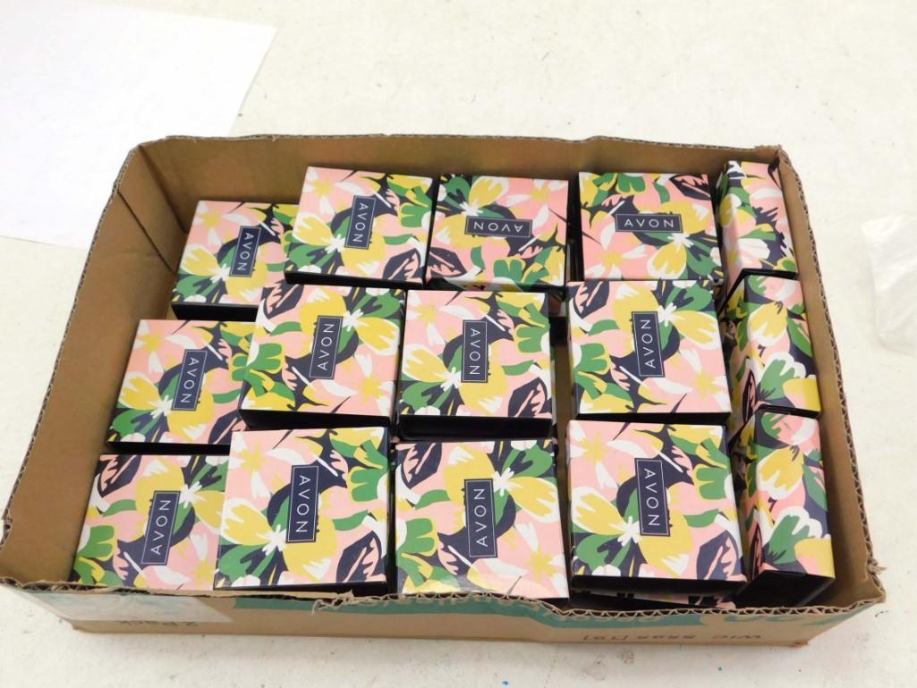 Lot of approx 24 Avon Stretch Bracelet Sets New in Box (1 of 3)