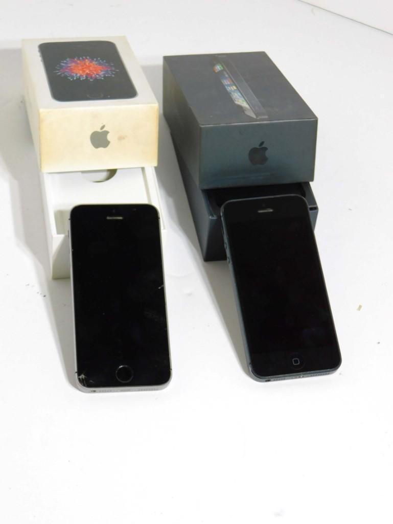 2 Iphones In Original Box (1 of 3)