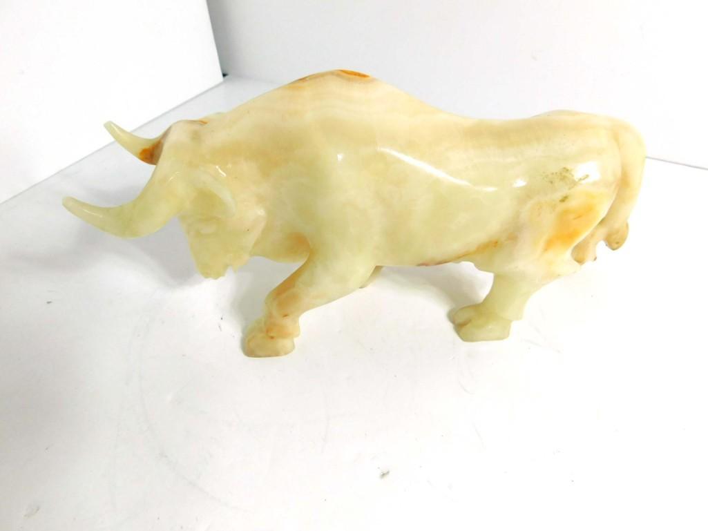 Onyx Bull Statue: Onyx Bull Statue