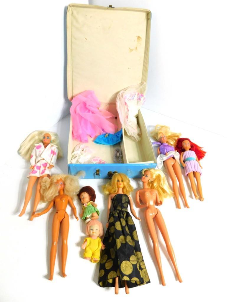 Barbie Case 4 Barbies , 2 Skippers , 2 Small Vintage (1 of 2)