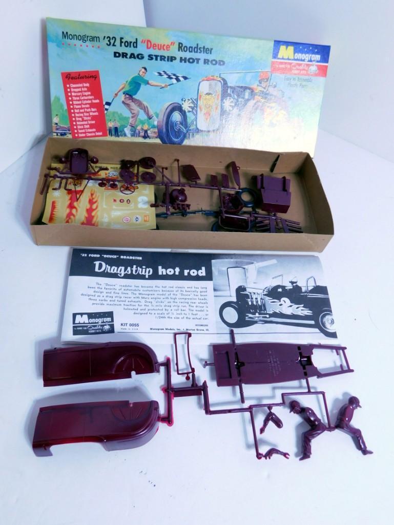 Monogram 1932 Ford Deuce Hot Rod Roadster Model Kit (1 of 3)