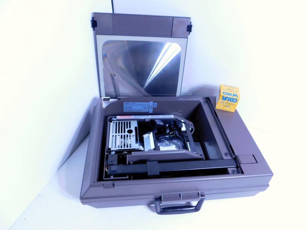 3M Portable Overhead Projector with Spare Bulb , Works (1 of 4)