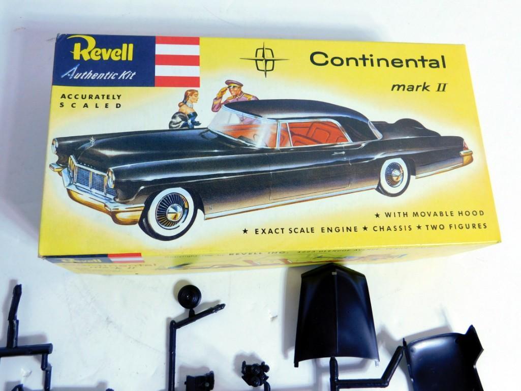 Revell 1956 Lincoln Continental Mark II 1:32 Scale (1 of 4)
