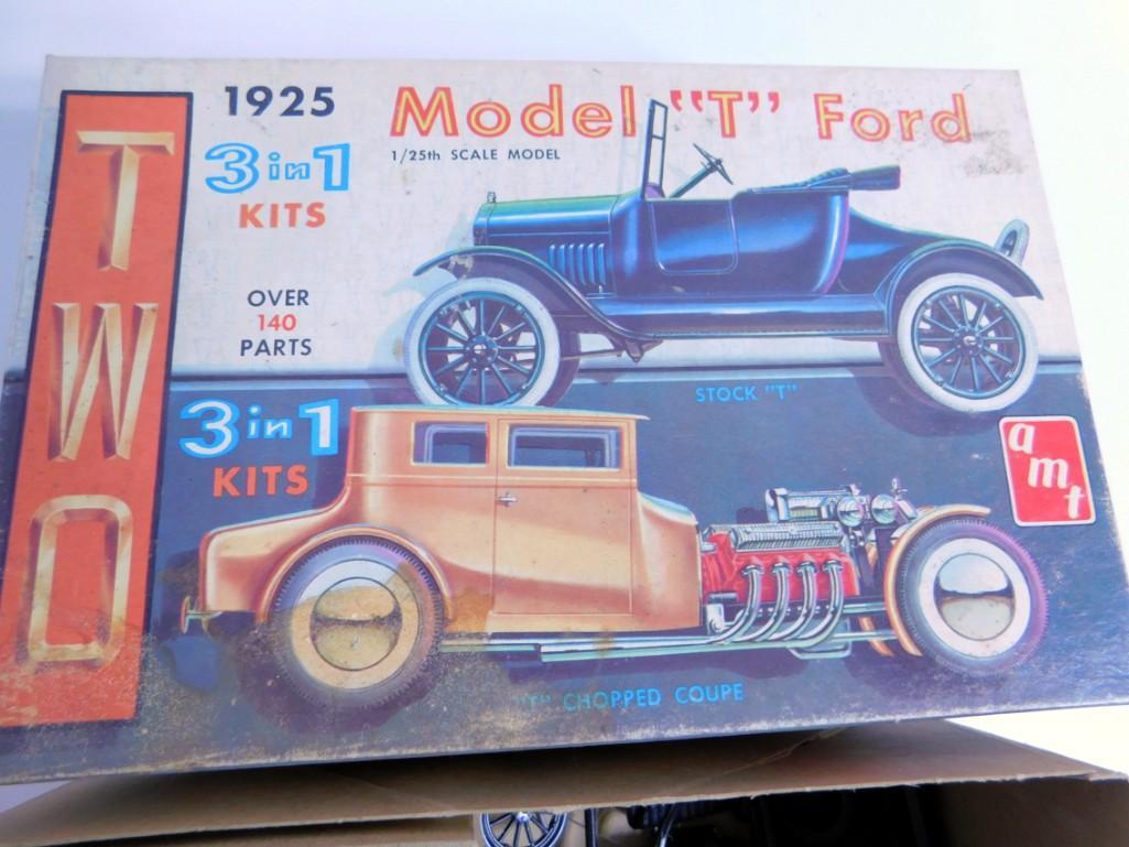 AMT 1925 Model T Ford 3 in 1 Model Kit Open Box, Trophy (1 of 4)