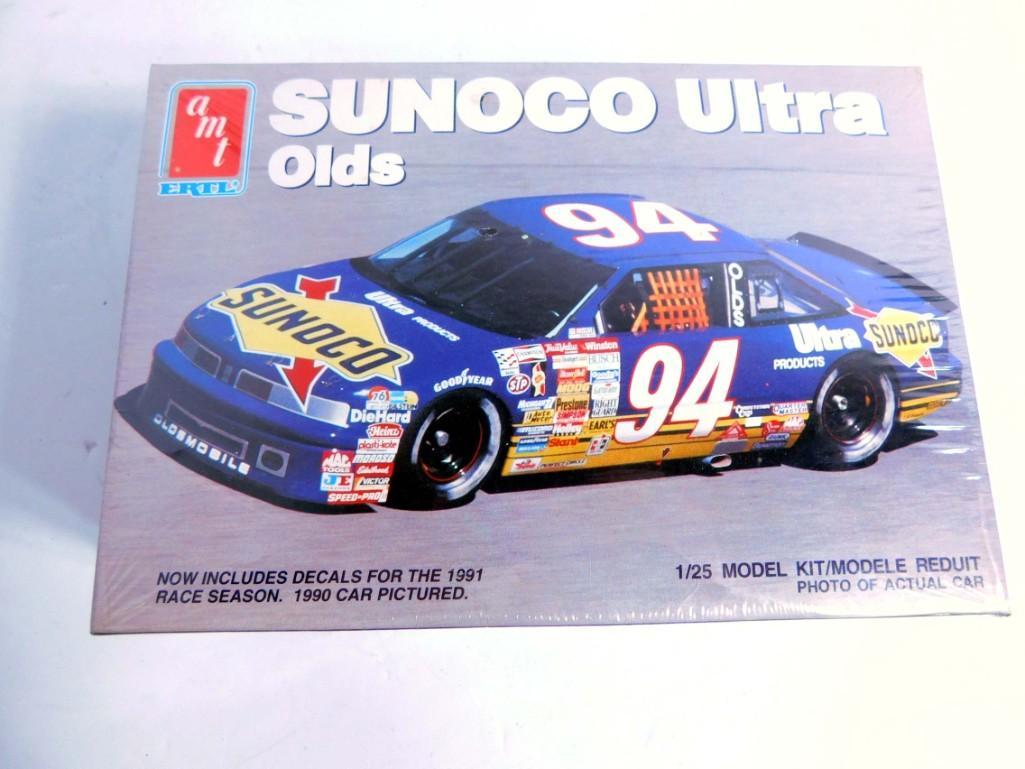 AMT Sunoco Ultra Oldsmobile Nascar Model 1:25 Scale (1 of 2)