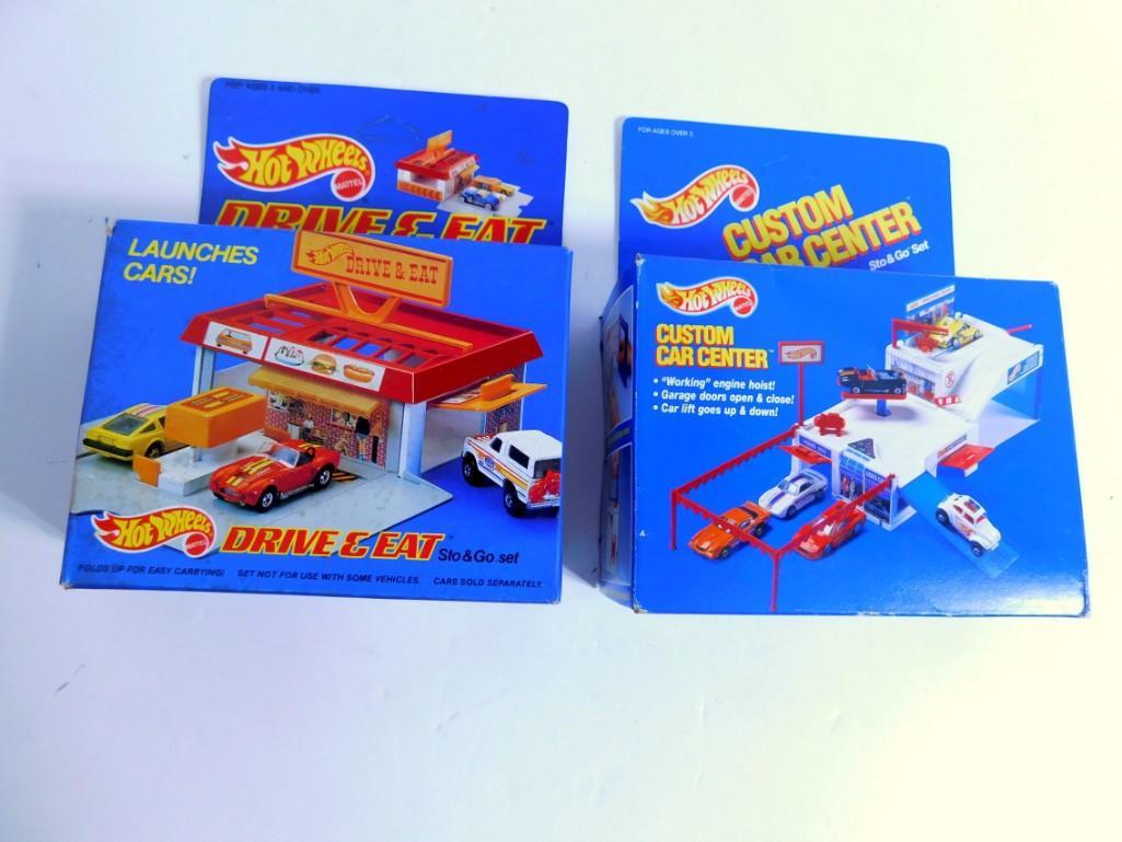 2 Hot Wheels Sto and Go Sets incl Custom Car Center and (1 of 2)