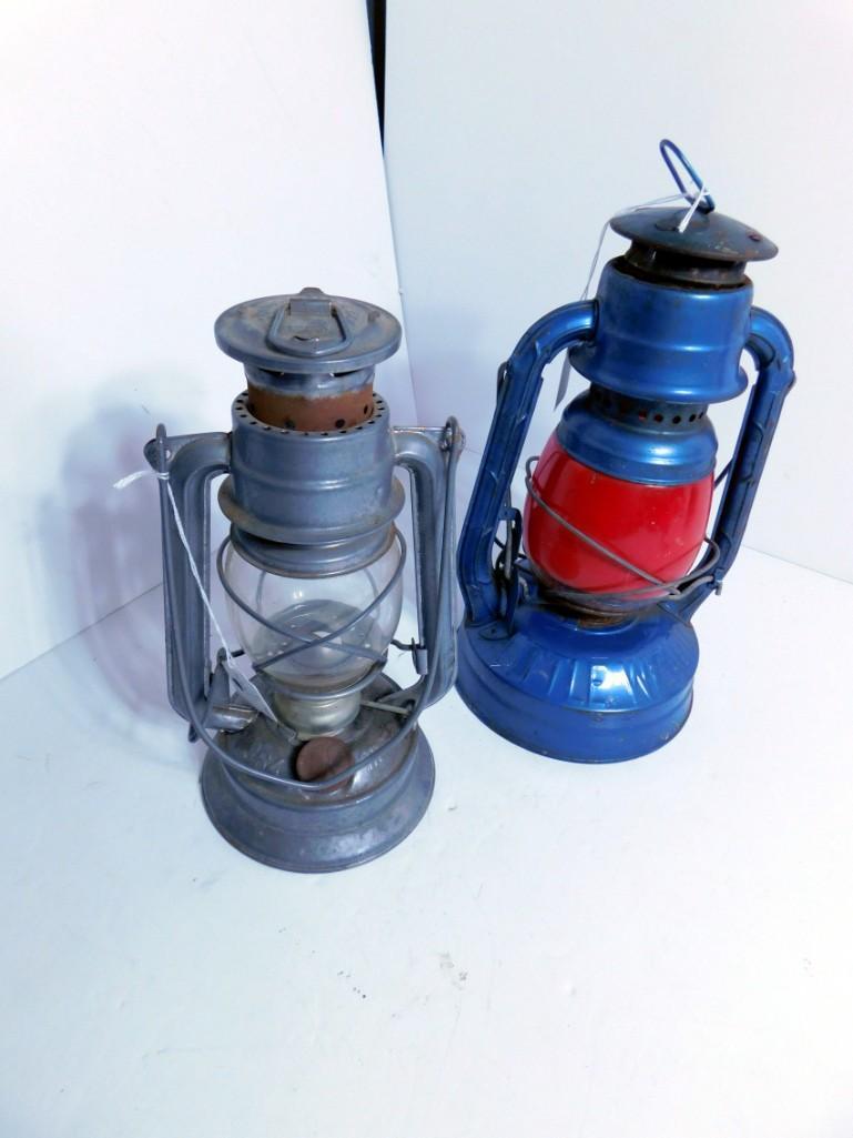2 Vintage Kerosene Lanterns (1 of 4)