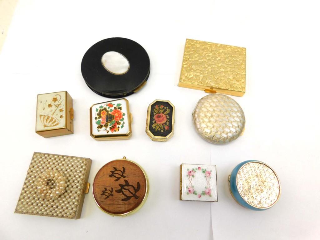 Vintage Compacts and Pill Boxes (1 of 4)