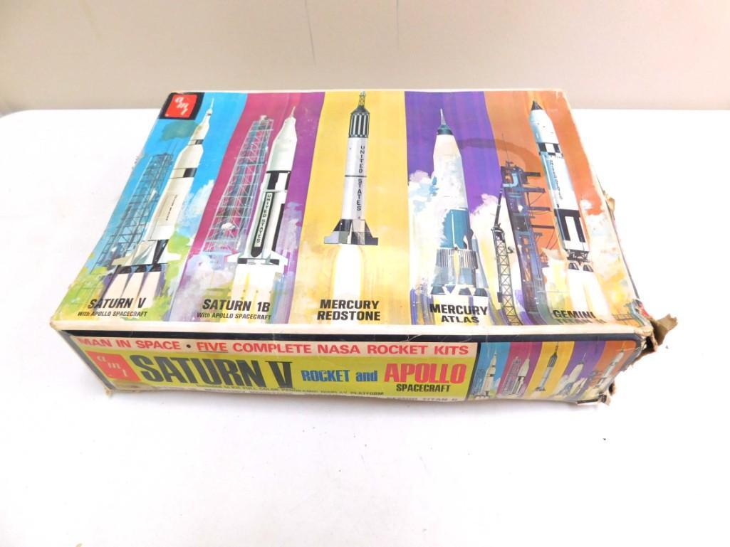 AMT Man in Space Saturn V Rocket and Apollo Spacecraft (1 of 4)