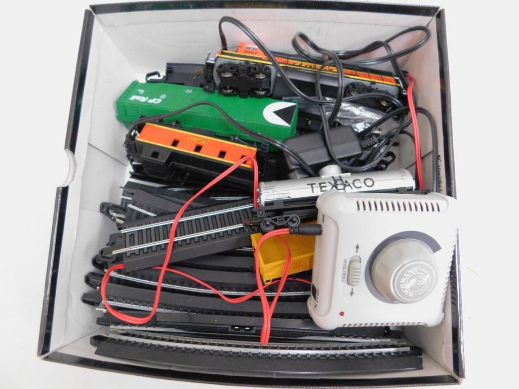 Lot of HO Scale Model Trains, Train Track , Etc (1 of 4)