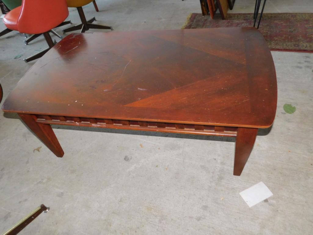 Wood Rectangular Coffee Table: Wood Rectangular Coffee Table Measures about 28"x48"x17" tall Condition: scratches and dings on the wood ALL ITEMS MUST BE PICKED UP EITHER ON SATURDAY, JULY 17TH DURING OR WITHIN 1 HOUR