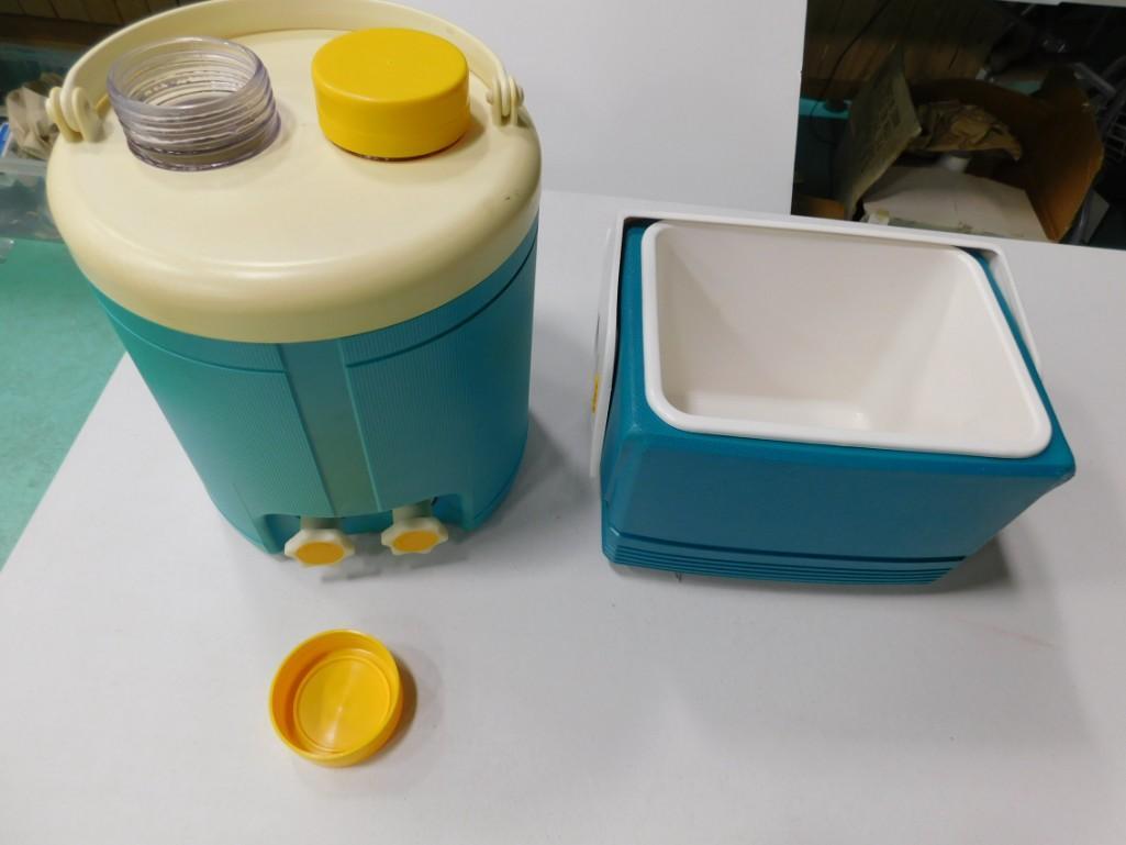 Vintage Thermque Drink Dispenser and a Newer Igloo (1 of 6)