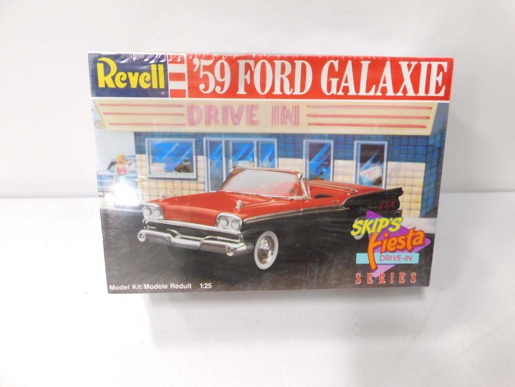 Sealed Revell Skips Fiesta 1959 Galaxie Skyliner: Revell Skips Fiesta 1959 Galaxie Skyliner Retractible 1:25 Scaled Model Kit Sealed New Old Stock