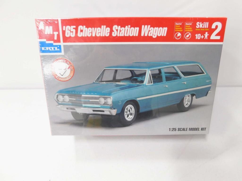 AMT 1965 Chevelle Station Wagon 1:25 Scale Model Kit (1 of 3)