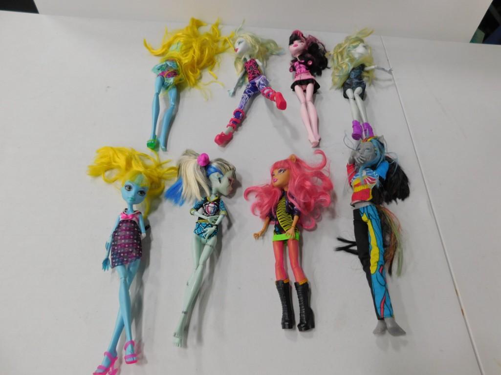 Lot of Monster High Dolls (1 of 3)