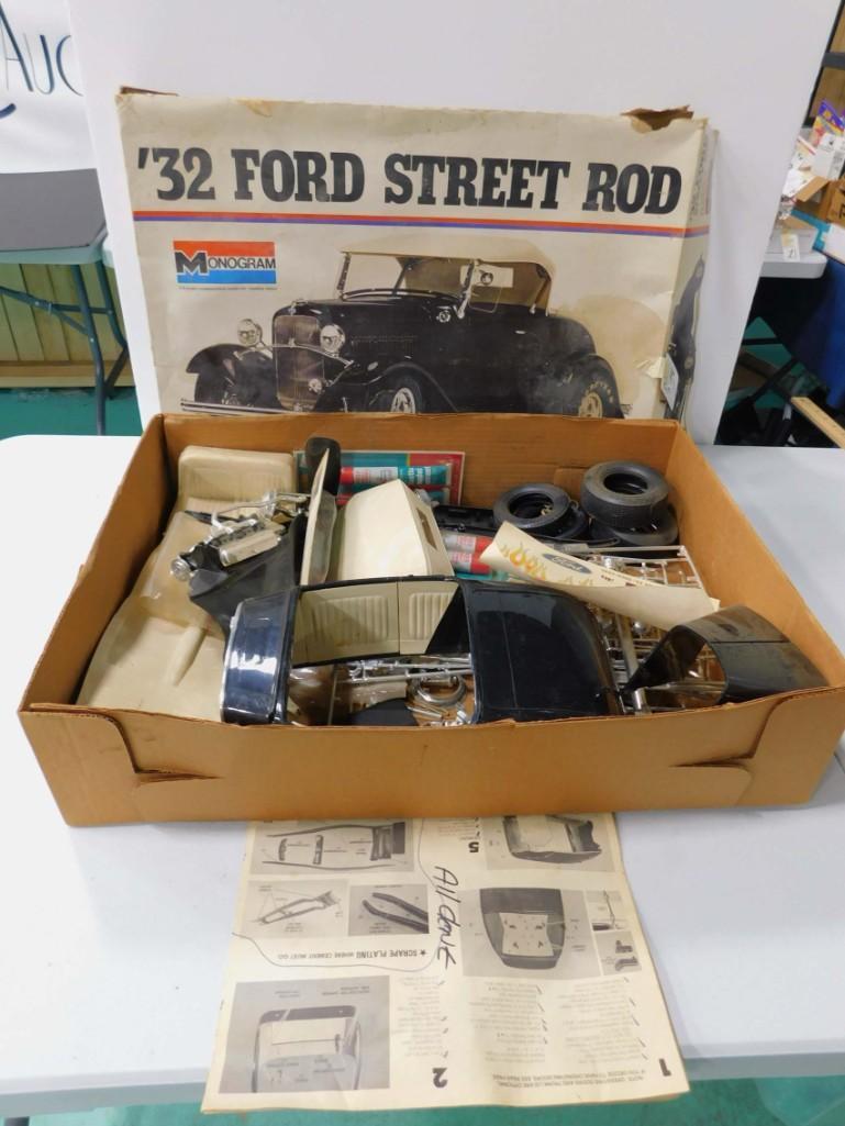 Monogram 1932 Ford Street Rod Model Kit 1:18 Scale (1 of 6)
